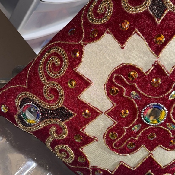 Elegant Red and White Embroidered Cushion - Picture 7 of 12